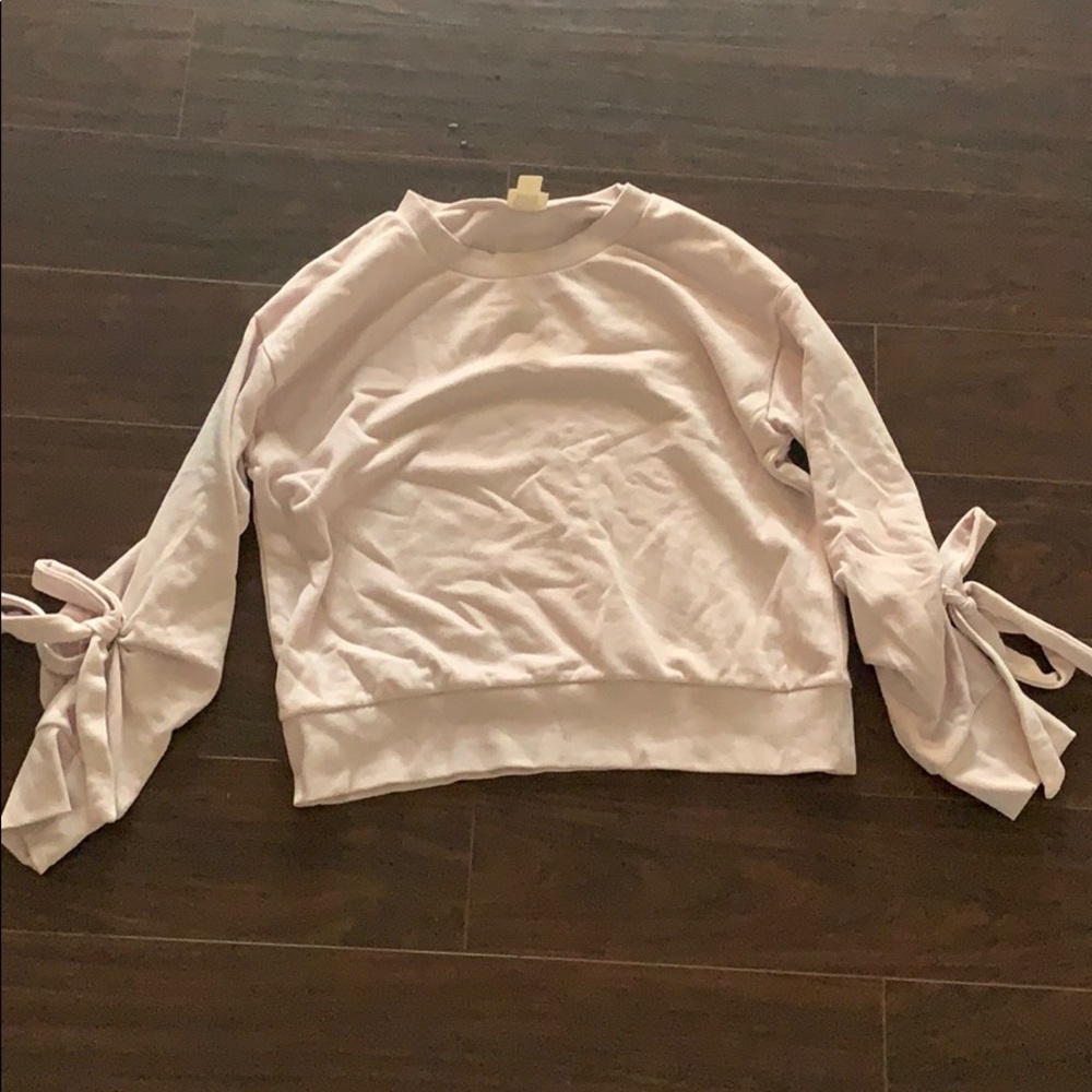 Sweatshirt with ties